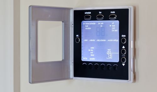 Verwenden Sie einen programmierbaren Thermostat